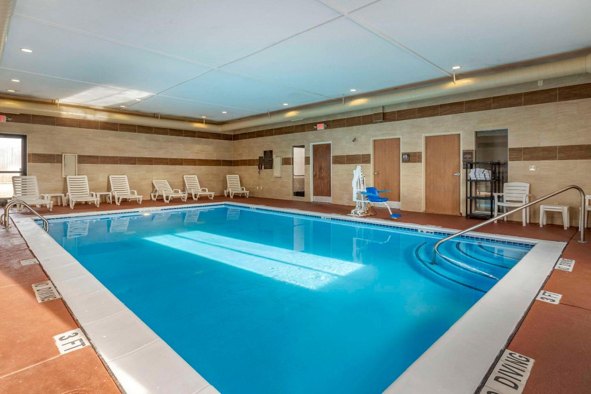Comfort Suites Auburn Hills-Detroit מראה חיצוני תמונה